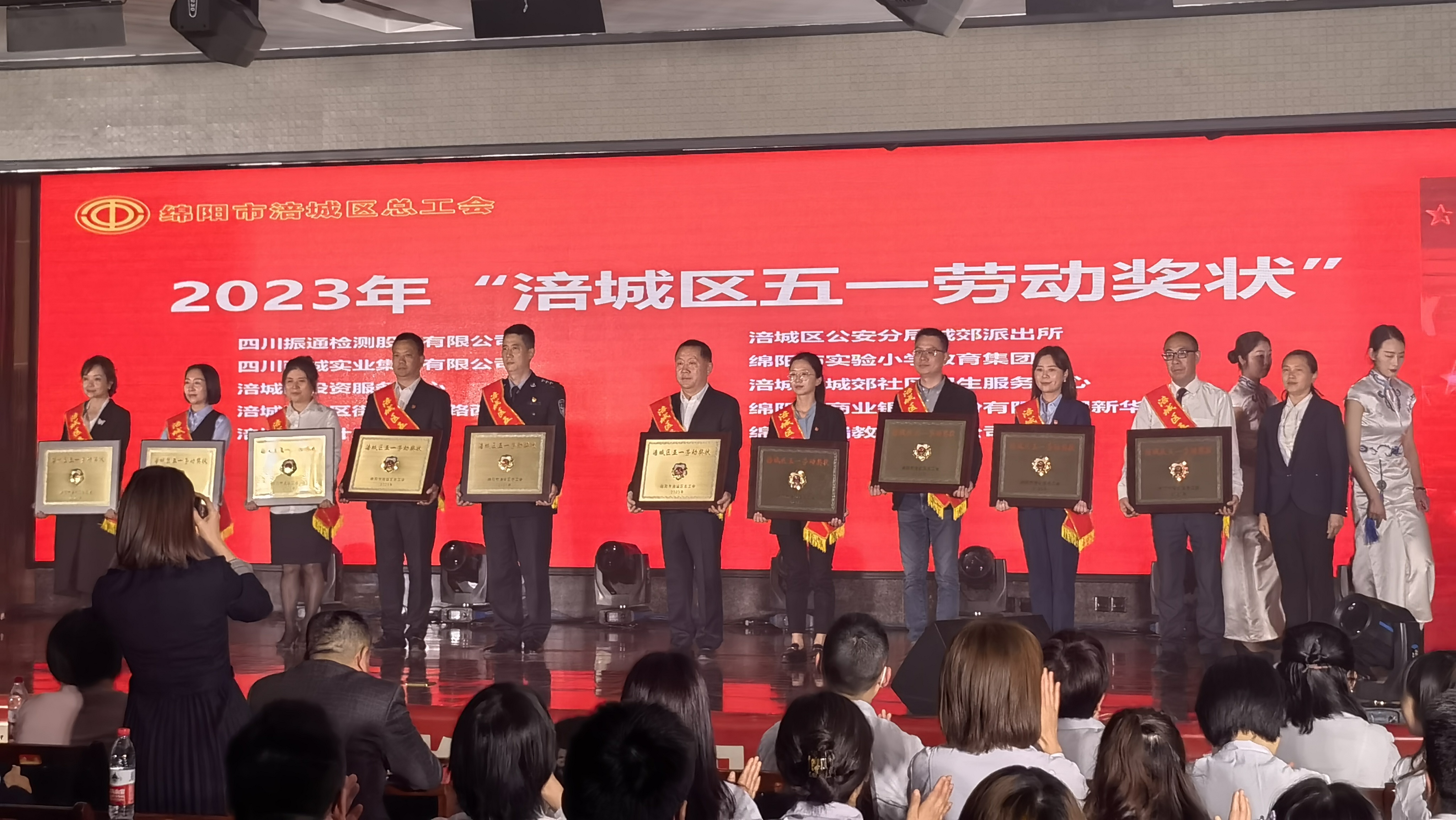 e6032a48567552bd961d44f4ecce68d