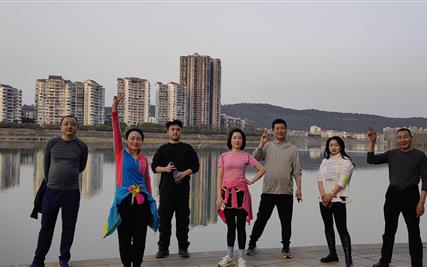 西城跑团.相约春天健康欢乐跑 ——运动版主题党日活动拉开序幕