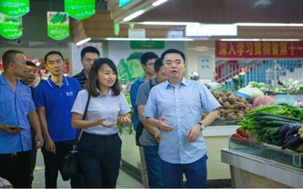 绵阳市涪城区关区长等领导莅临西城农贸视察工作