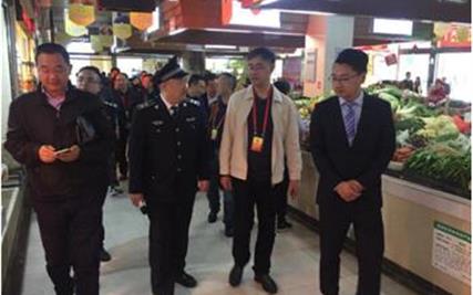 西城农贸迎接涪城区人大代表、涪城区区委、涪城区食品药品监督局、涪城区公安分局、涪城区城管分局莅临指导工作